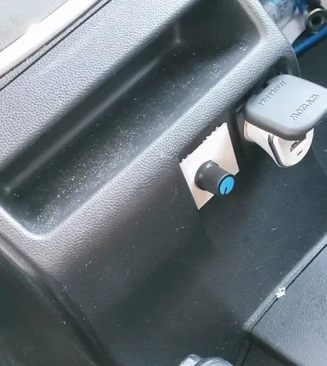 6992918115_mazda-aux-jack.webp
